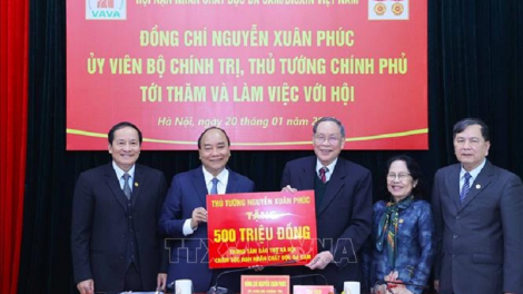 Page ini, Akok negar Nguyễn Xuân Phúc hu var taom mbaok, ndem meyai nao mai saong Kapol Doanh nhân umo ranaih Viet Nam tuk pahadar harei Doanh nhan Viet Nam (13/10).