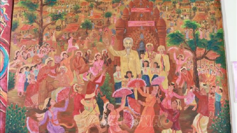 Ho Chi Minh dalam hatai urang Cam