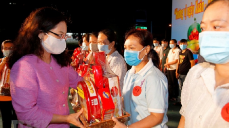 UBND Ban raya HCM bahrau patabiak bruk caik tabiak labaih 901 tỉ đồng piah sangka Tết Nguyên đán thun sak rimaong 2022, dalam nan, hu bruk rivang, tadhau ayuh, hadar dhar phor dom urang di labik akaok pacang caga jit Covid-19