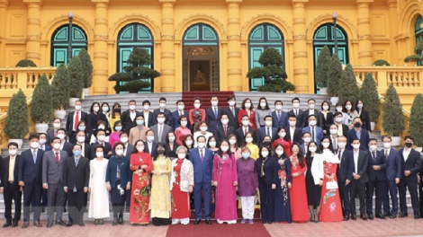 Di jabat Akaok negar, Phó akaok negar Võ Thị Ánh Xuân, Akaok Hội đồng daong kadung jien daong ka uranaih Việt Nam, taom mbaok 50 urang daong hu angan je, hu dom rik daong praong ka dom bruk ngak di uranaih thun 2021, dalam danak dak “Dhar phor dom hatai ameh”