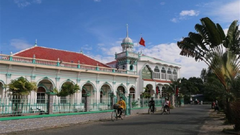 Urak ini, dom puk, palei Cam dalam tỉnh hu ngak salah bloh dom bruk caga ka bilan eik Ramadan thun 2022 saka ia harei, thun 1443 sakavi Islam (lac meng harei 2/4 tal harei 2/5)