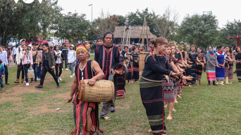 Harei pataom ilamu dom bangsa Việt Nam thun 2022 rah tabiak di palei ilamu - Du lịch dom bangsa Việt Nam (Đồng Mô, Sơn Tây, Hà Nội) meng harei 16 - 19/4