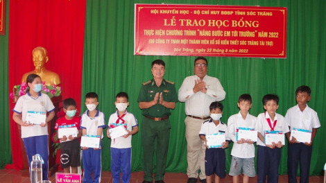 Bộ chỉ huy Bộ đội biên phòng tỉnh Sóc Trăng pambuak haong Kapul pachreih bac tỉnh hu alin hadiah 200 pok jien bac, yaok pok yaom 1 triệu đồng