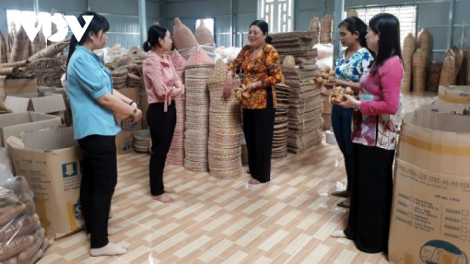 Jalan cakrok ka palei pak kreim la-a meng kan di bhap bini Khmer