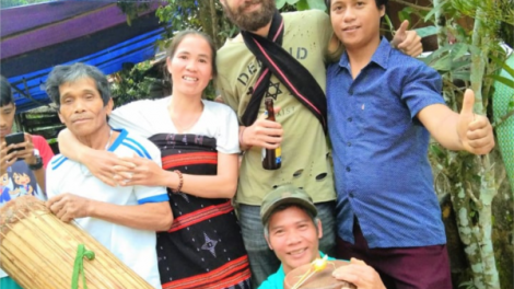 TơĐêl Chiến pa dưr c’lâng bhrợ cha p’têêt lâng thị trường