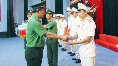Quảng Nam: 40 công an chính quy bơơn k’dua chô ooy chr’val