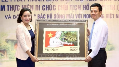 Pa glúh bộ tem “50 c’moo bhrợ têng Di chúc Chủ tịch Hồ Chí Minh”