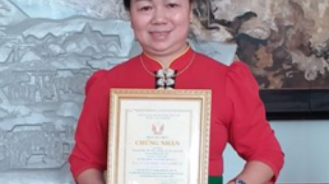 Pân đil nhà báo âng bhươl cr’noon