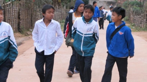 Pazêmg ma nuýh thầy lứch loom tu học sinh da ding k’coong​