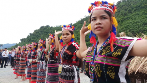 Bhui har r’rộ r’răm t’ngay  bhiệc  bhan âng đhanuôr zập acoon cóh da ding k’coong tỉnh Quảng Nam