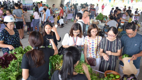 Liêm pr’hay phiên chợ vel bhươl cóh m’pâng thành phố