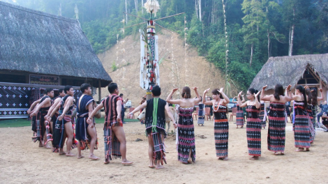 Truyền thống đoàn kết âng manứih Cơ Tu