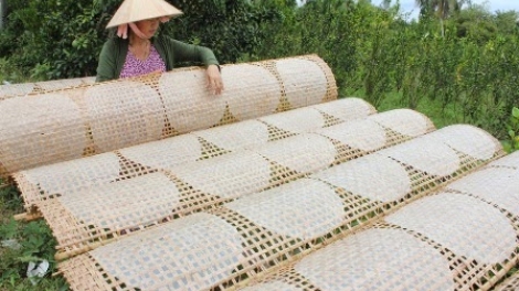 Bánh tráng Trà Sơn: Bh’rợ ty đanh- pr’dhang t’mêê