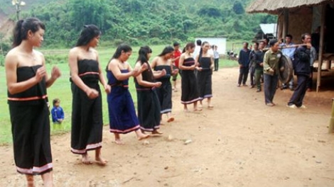 Ma nứih Giẻ -Triêng trúih c’noong k’tiếc Việt Lào