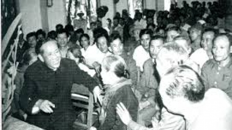 Tổng Bí thư Lê Duẩn p’too moon bhrợ pa dưr Hướng Hóa dưr váih chrhoong da ding ca coong pr’đhang t’mêê