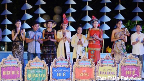 Chr’nắp n’đoóh a doóh đhị Festival bh’rợ truyền thống Huế 2017