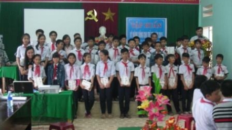 Hồ Thị Cô Lin- Manuýh học sinh đharứt z’lấh zr’nắh k’đháp học ta béch