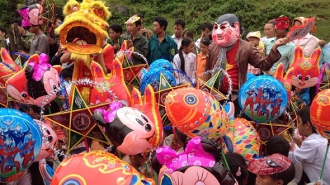 P’niên đha rựt da ding ca coong bhui har Tết Trung thu