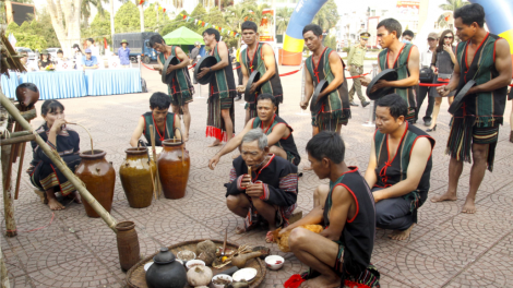 Bhiệc bhan bhuốih ha roo t’mêê-râu chắp hơnh cr’liêng ha roo âng manứih Mnông Gar