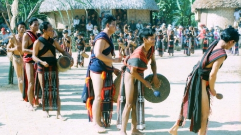 Bhrợ đong bhươl- căh choom pa hư crâng