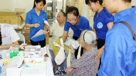 Pân đi Bí thư Đoàn phường lứch loom luônh lâng bh’rợ