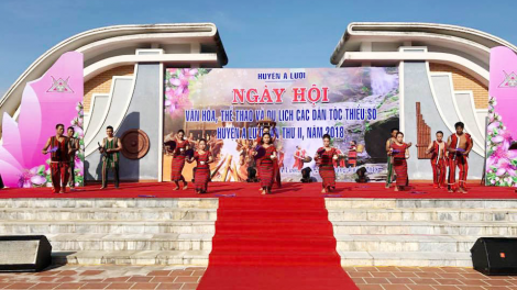 Rau xay moon âng apêê xrặ báo cóh k’tiếc k’ruung hêê lâng tơợ k’tiếc k’ruung n’lơơng ooy apêê t’ngay bh’rợ cấp dal