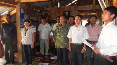 Râu xay moon âng apêê xơợng đài ooy c’bhúh bha ar xrắ: “Pa dưr đảng viên:  Gram griing răng, a băng cắh âi pậ”