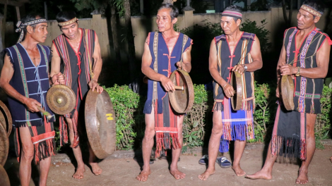 Vel bhươl r’rộ r’răm ra văng ha t’ngay bhiệc bhan Chiing goong Tây Nguyên