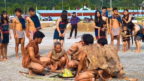 Liêm chr’nắp đhr’niêng bh’rợ “ Bhuốih k’tiếc k’ruung pa dưr vel” âng ma nứih Cơ Tu