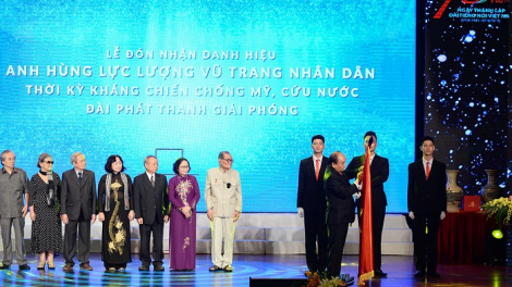Tơợ chiến trường Khu 5: Xơợng lâng xrặ tin đoọng ha Đài phát thanh giải phóng