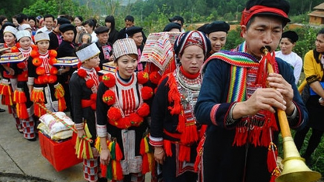 J’niêng cr’bưn Phúa chuống âng đhanuôr Dao bhrông Yên Bái