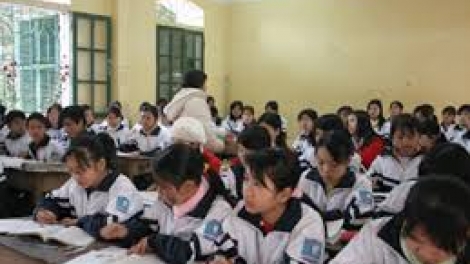 Quảng Ngãi: Zr’nắh k’đháp đhị bh’rợ đươi dua pr’đhang trường học t’mêê.