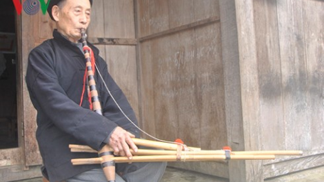 Nghệ nhân Ma Khải Sò cắh yêm ặt tợt bh’rợ zư đớc xa nul khèn Mông