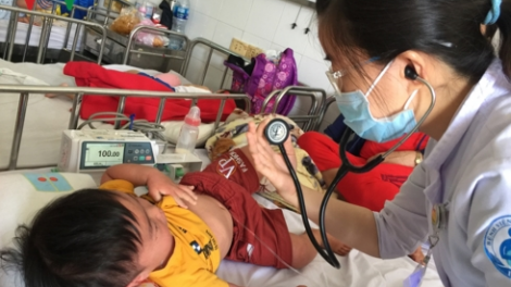 Bấc k’conh k’căn cắh đoọng k’coon lướt tiêm vắc-xin bhrợ ha pr’lúh cr’ăy a duúc dưr váih k’rơ