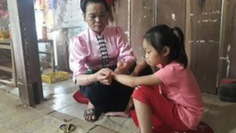 Ma nưih Thái Tây Bắc: Pa gơi râu rơơm kiêng c’rơ tr’mung yêm têêm đhị đhr’niêng chọ chỉ mr’nit têy