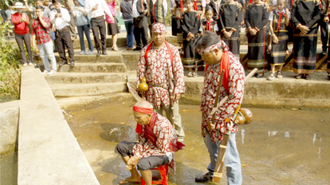 Bhiệc bhan bhuốih c’lang đang – c’léh râu chắp lêy tu đác – râu ma mông âng ma nứih Êđê