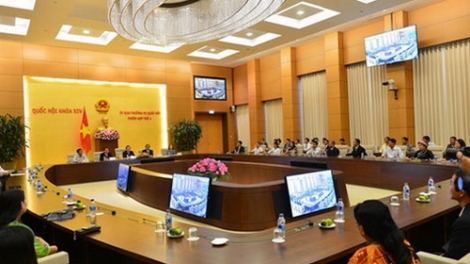 Phó Chủ tịch Quốc hội Phùng Quốc Hiển đương hơnh déh apêê đại biểu nông dân t’béch bhlâng cóh prang k’tiếc k’ruung hêê