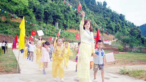 Học sinh zr’lụ boo túh Lào Cai ooy t’ngay khai giảng
