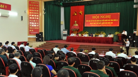 Phó Chủ tịch Quốc hội Tòng Thị Phóng lưm cử tri tỉnh Sơn La