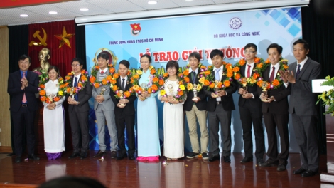 Trung ương Đoàn pazao đoọng ch’ner Qủa Cầu Vàng c’moo 2016