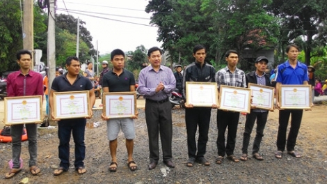 Phú Yên: Cher đoọng hằng khen đoọng ha 7 đha đhâm zay grơơ  trôông dấc ma nuýh cóh túh bhlong