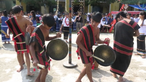 Trường PTDTNT Nước Oa: Bh’rợ 40 c’moo pa choom cr’liêng chữ
