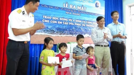 Quỹ học bổng Vừ A Dính t’bhlâng k’rang lêy đoọng ha học sinh acoon cóh lâng biển đảo