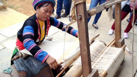 Chô ooy Sa Pa lêy manứih Mông se lanh, taanh bhai tợt t’tây, t’taanh c’clăng