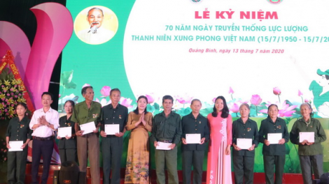 Lưm apêê pân đil grơơ nhool coh đhăm k’tiếc Trường Sơn c’moo hay