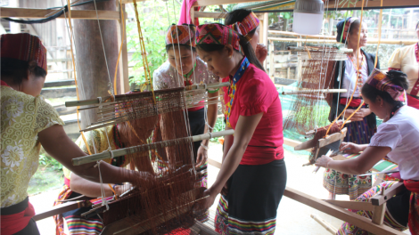 Đợ vel bhươl k’coong ch’ngai cắh n’léh đha đhâm c’moor