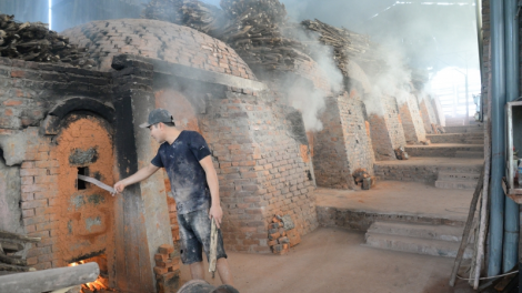 Chô lưm lêy vel gốm ty Vĩnh Hồng