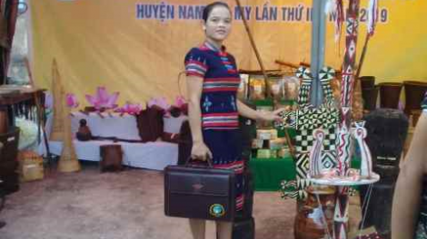 C’mâr Bí thư Chi bộ zr’lụ da ding ca coong lưch a đay tu đha nuôr