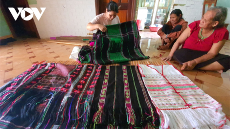 Tổ hợp tác taanh a din Đăk Nialâng cr’noọ cr’niêng đơơng âng a din lươt ch’ngai