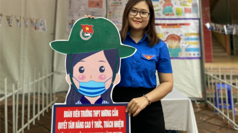 Cô giáo c’mor lâng cr’nọo  bh’rợ " lớp học pazưm bấc k’tiếc k’ruung "